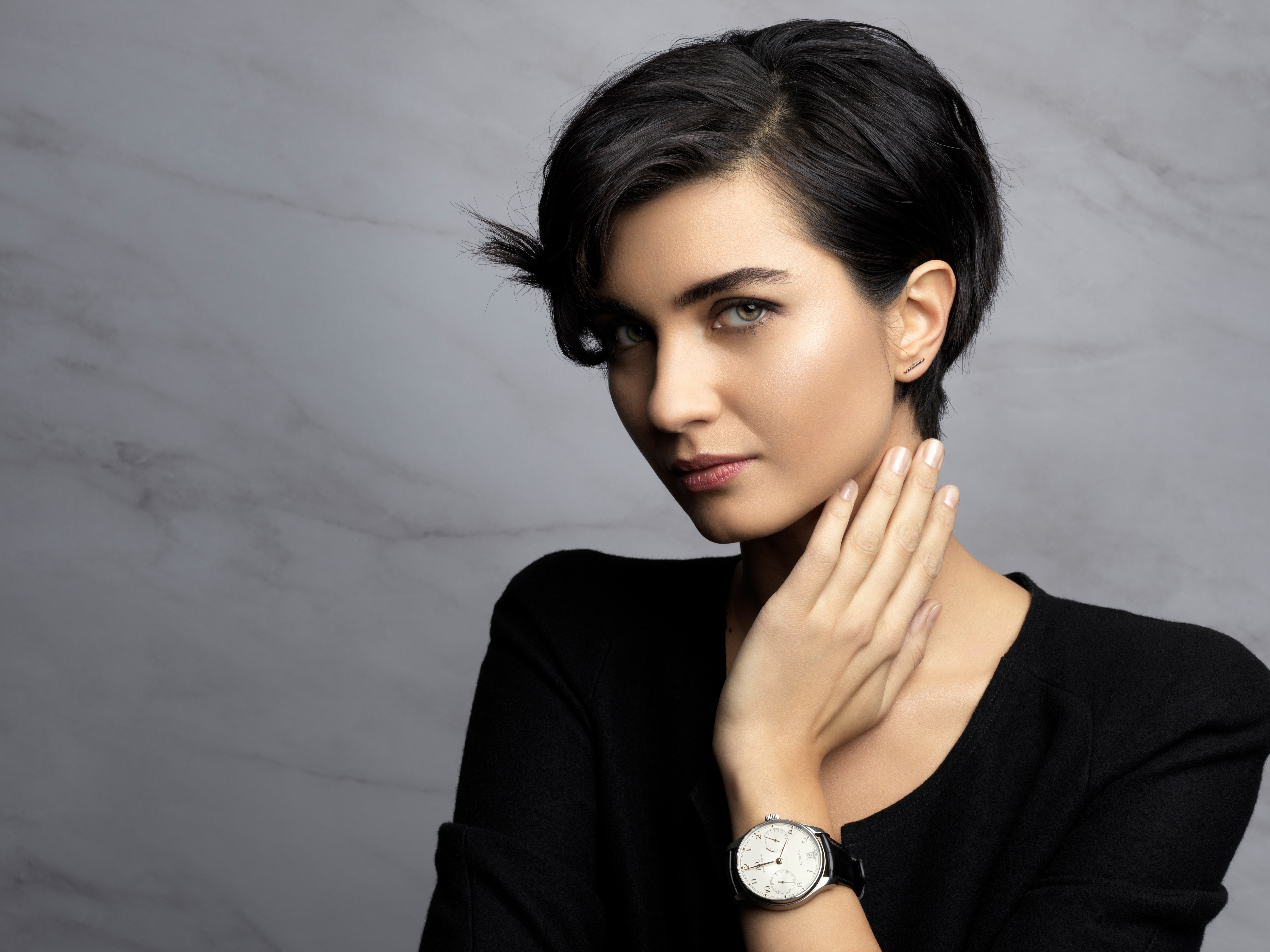 https://www.iwc.com/content/dam/articles/iwc-talks-to/tuba_buyukustun/Tuba_Buyukustun_teaser.jpg