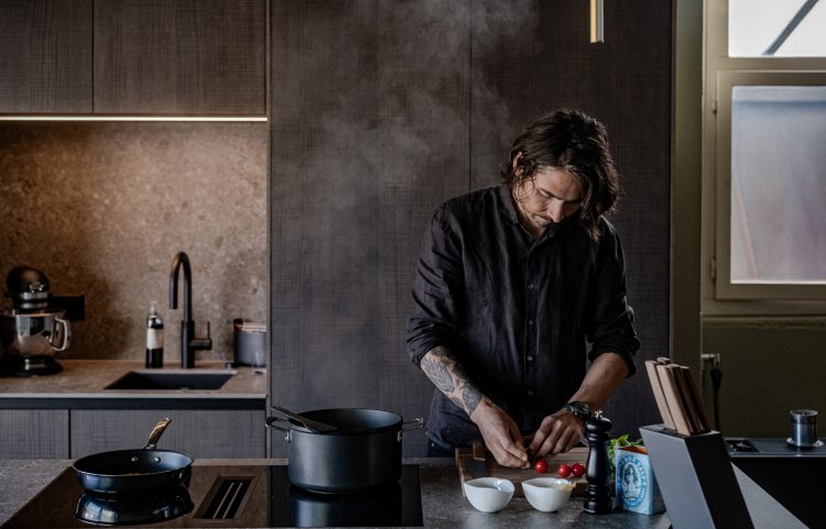 Nenad Mlinarevic cooking in his kitchen in Zurich