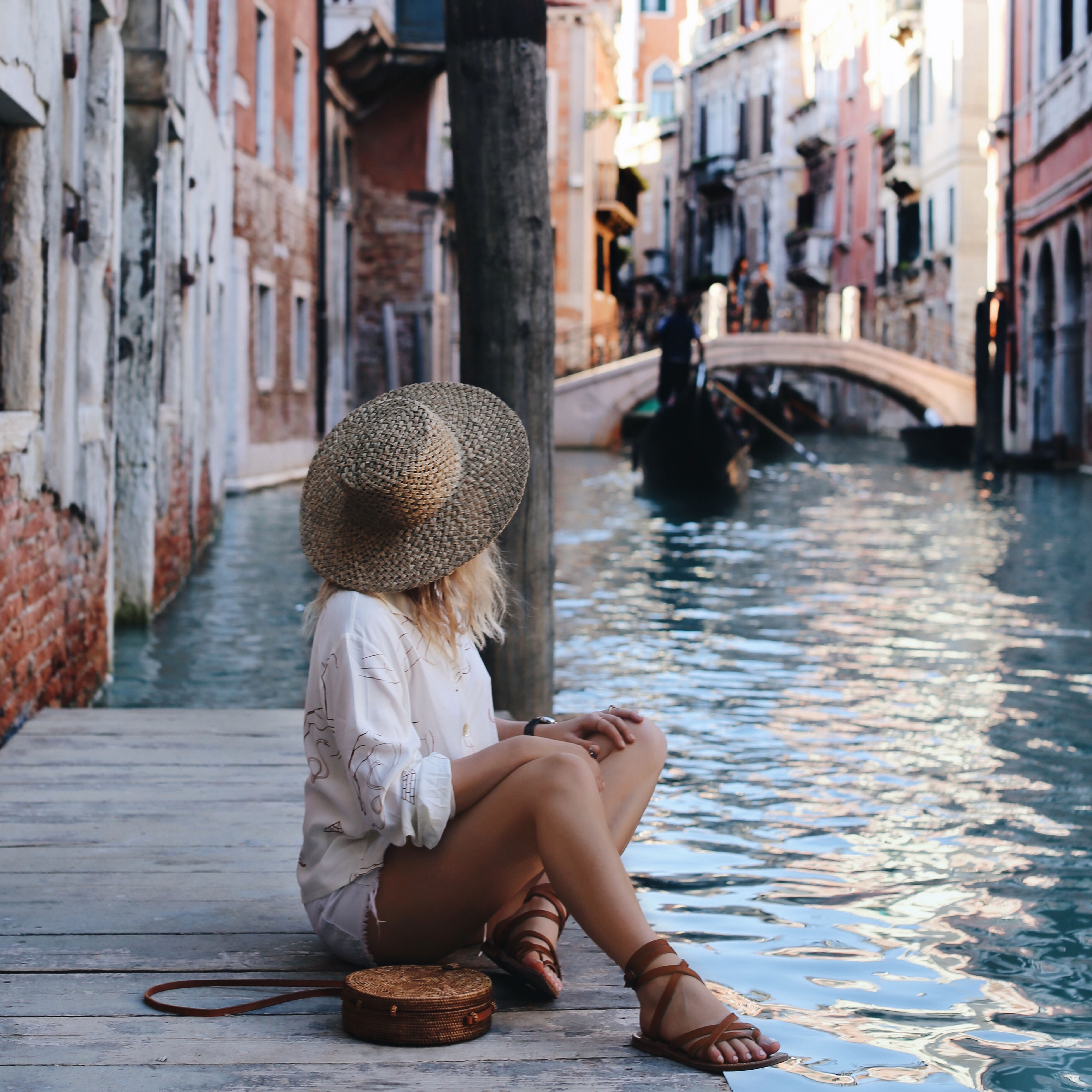 Sarah-Louise fascinated by the Venetian gondola