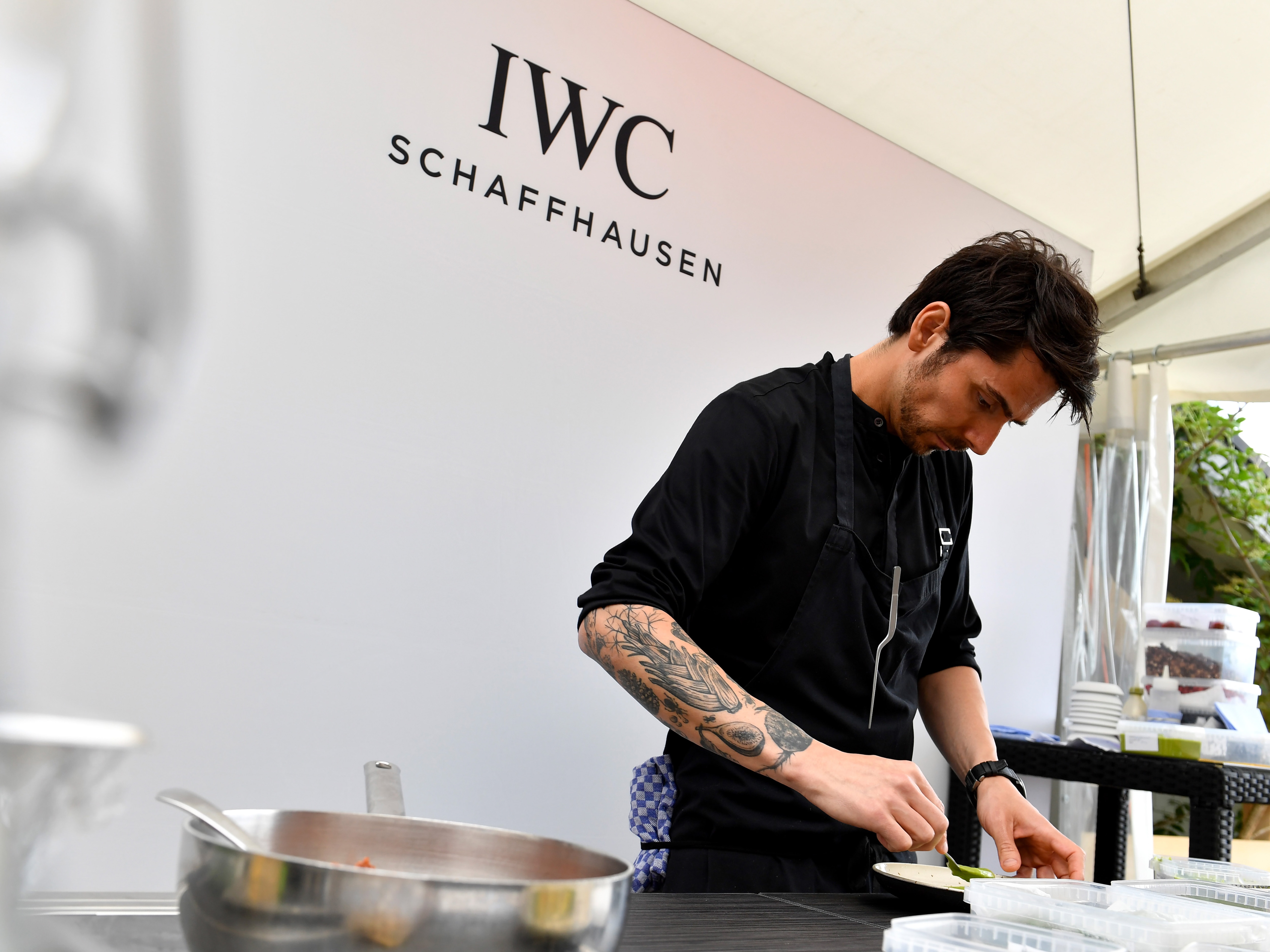 Live cooking with Nenad Mlinarevic at IWC bike ride