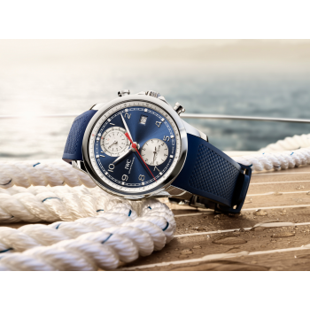 The "Summer Editions" collection with seasonal straps 