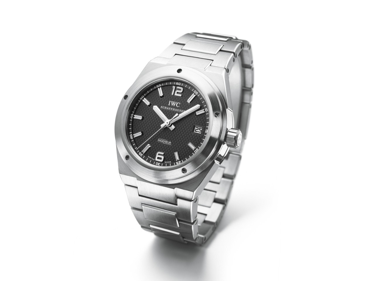 The new Ingenieur Automatic, Ref. 3227, was launched 50 years after the first Ingenieur in 2005 and featured a newly developed automatic movement with integrated shock protection.