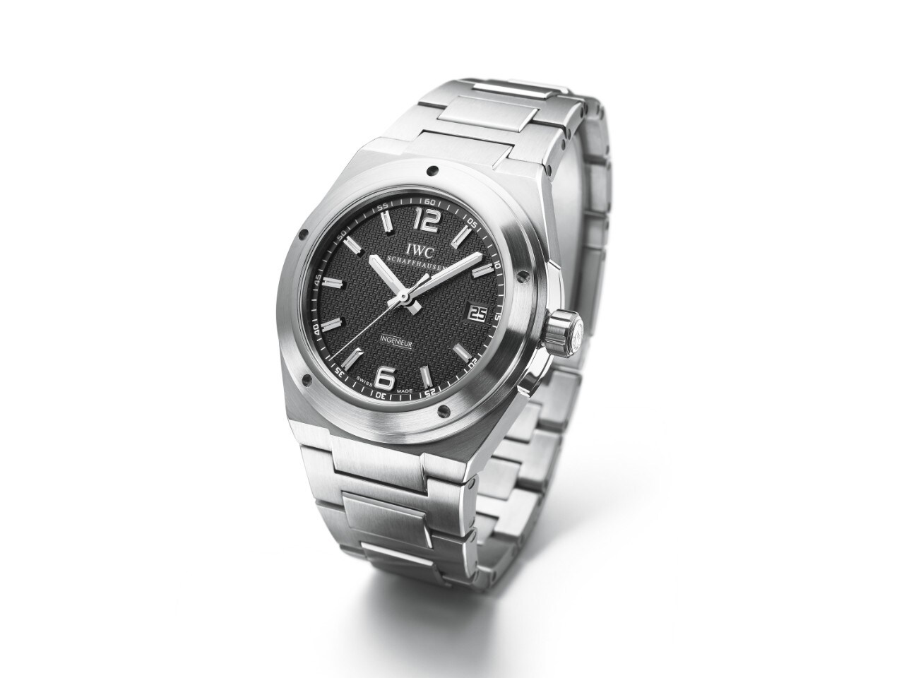 Die neue Ingenieur Automatic, Ref. 3227, wurde 2005, 50 Jahre nach der ersten Ingenieur, lanciert und mit einem neu entwickelten Automatikwerk mit integriertem Stossdämpfer ausgestattet.